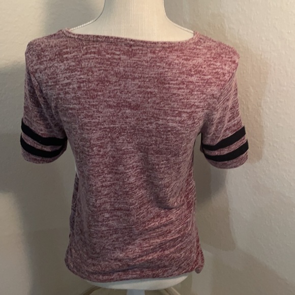 Flirtatude Woman’s Size XS Short Sleeve Ruby Colored Top - Picture 4 of 8